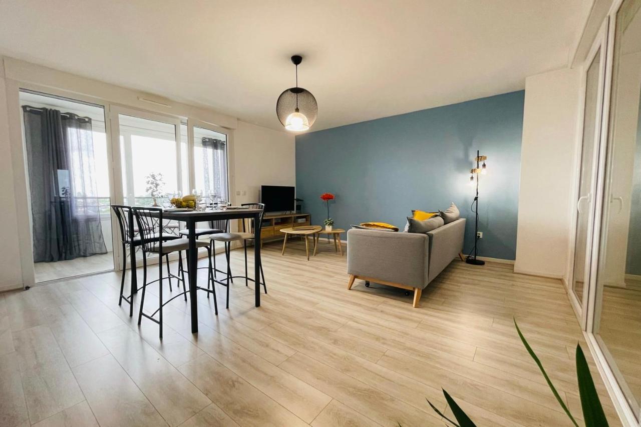 Bright Apartment In A New Building With Garage 투르 외부 사진